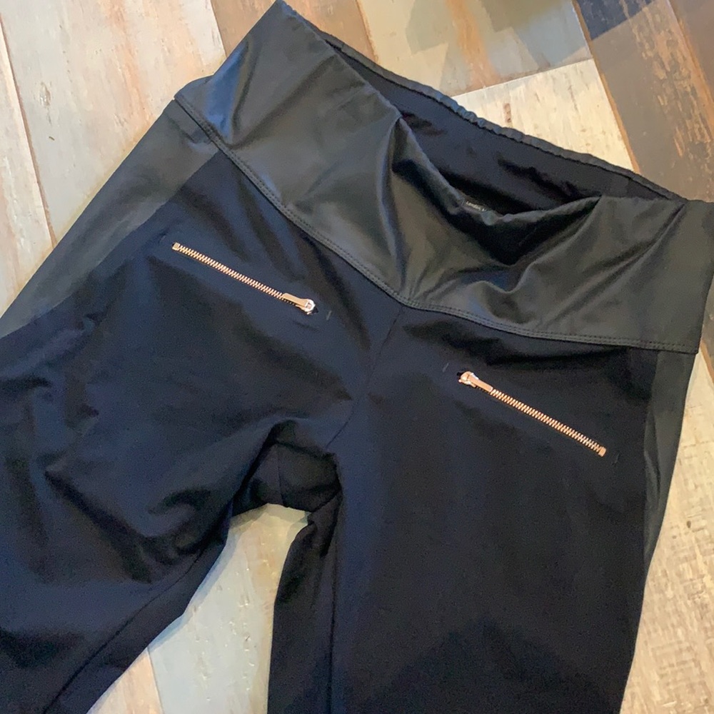 Like new aday throw and roll leggings